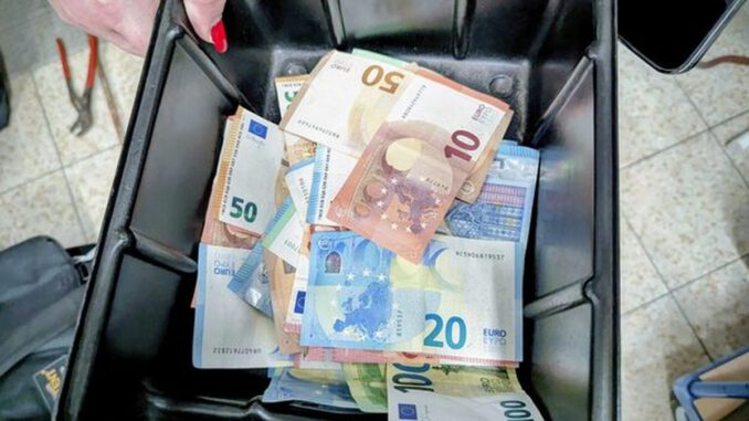 Illegales Glücksspiel in Wiesbaden: Automaten, Umsätze und 7.456 Euro sichergestellt