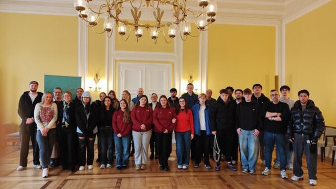 Jugendliche aus drei Ländern präsentieren Medienprojekte im Wiesbadener Rathaus