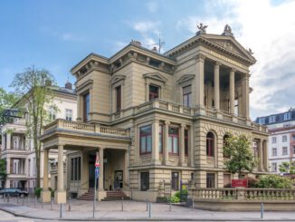 Leseparty in Wiesbaden: Gemeinsames Lesen auf der Beletage der Villa Clementine