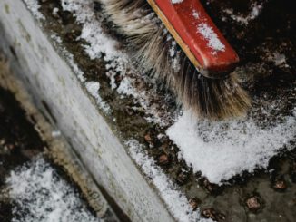 Walluf erinnert an Pflichten zur Gehwegreinigung bei Schnee und Glätte