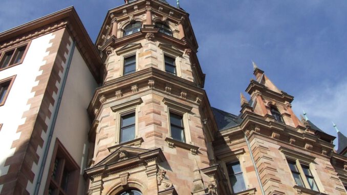 Wiesbaden startet Bürgerbeteiligung zur Prüfung einer zentralen Stadt‑App