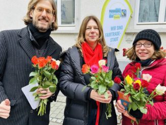 Wiesbaden verschenkt Fairtrade Rosen zum Valentinstag und wirbt für fairen Handel